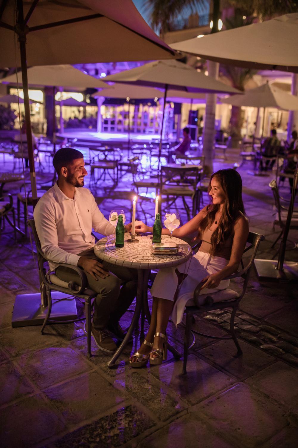 لوبيسان فيلا دي كوندي ريزورت آند ثالاسو ميلونيذاس المظهر الخارجي الصورة Drake and his girlfriend Sophie Brussaux in 2017