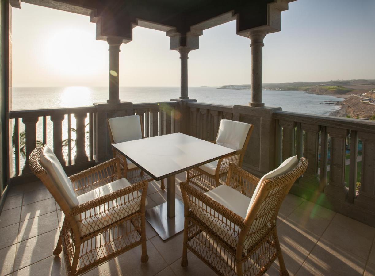 لوبيسان فيلا دي كوندي ريزورت آند ثالاسو ميلونيذاس المظهر الخارجي الصورة A balcony