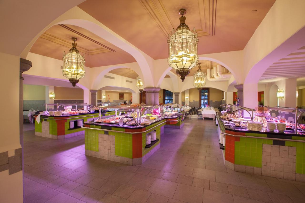 لوبيسان فيلا دي كوندي ريزورت آند ثالاسو ميلونيذاس المظهر الخارجي الصورة The buffet at the Grand Hyatt Hotel, Amman, Jordan